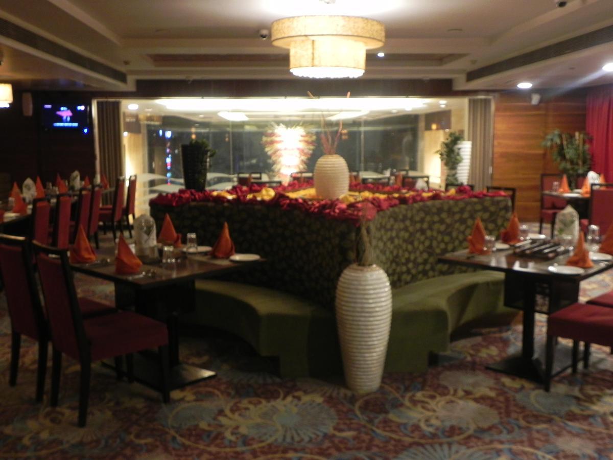 Hotel Ramada Ahmadábád Exteriér fotografie