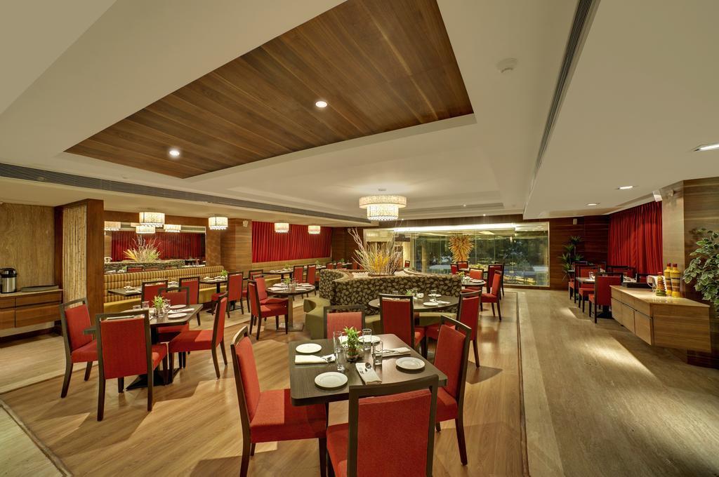 Hotel Ramada Ahmadábád Restaurace fotografie