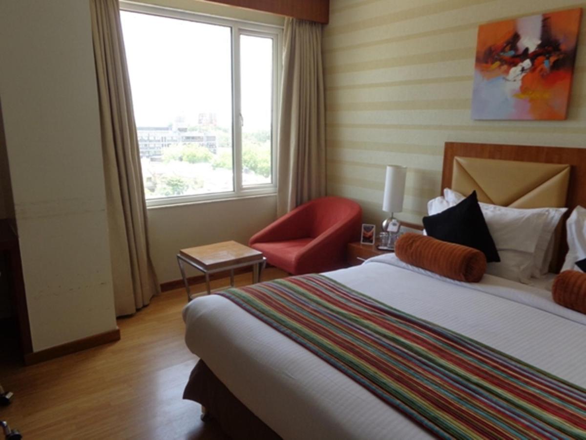 Hotel Ramada Ahmadábád Exteriér fotografie